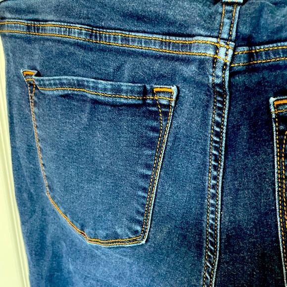 Old Navy Rockstar Super Skinny Jeans - Picture 5 of 7